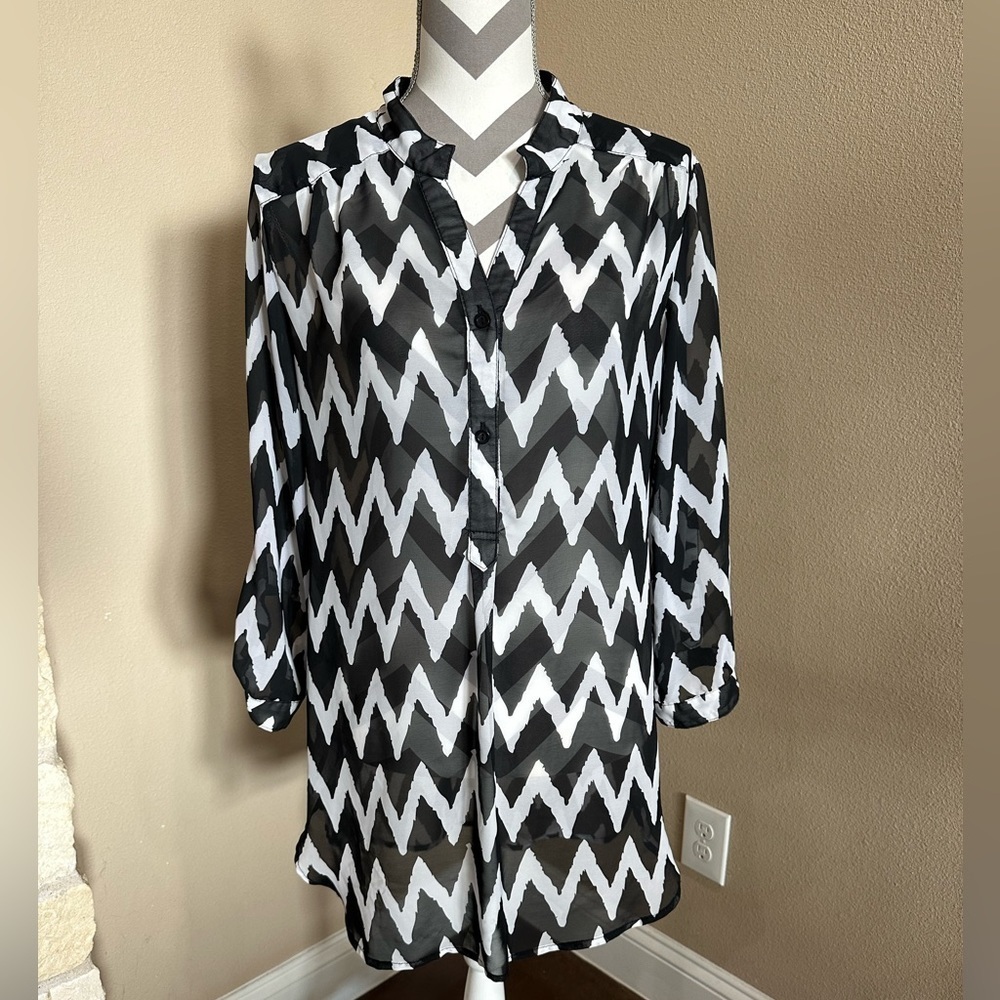 Women’s Cato black/white, sheer, long sleeved,  chevron blouse!